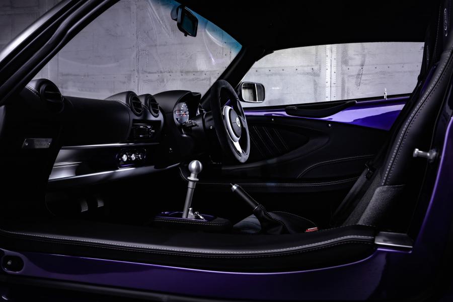 Интерьер Lotus Exige Sport 350 2015 года  (UK) (фото 30 из 35)
